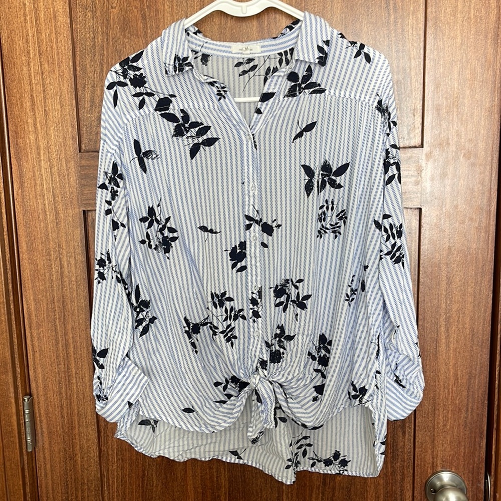 Maurice’s top, Size Medium